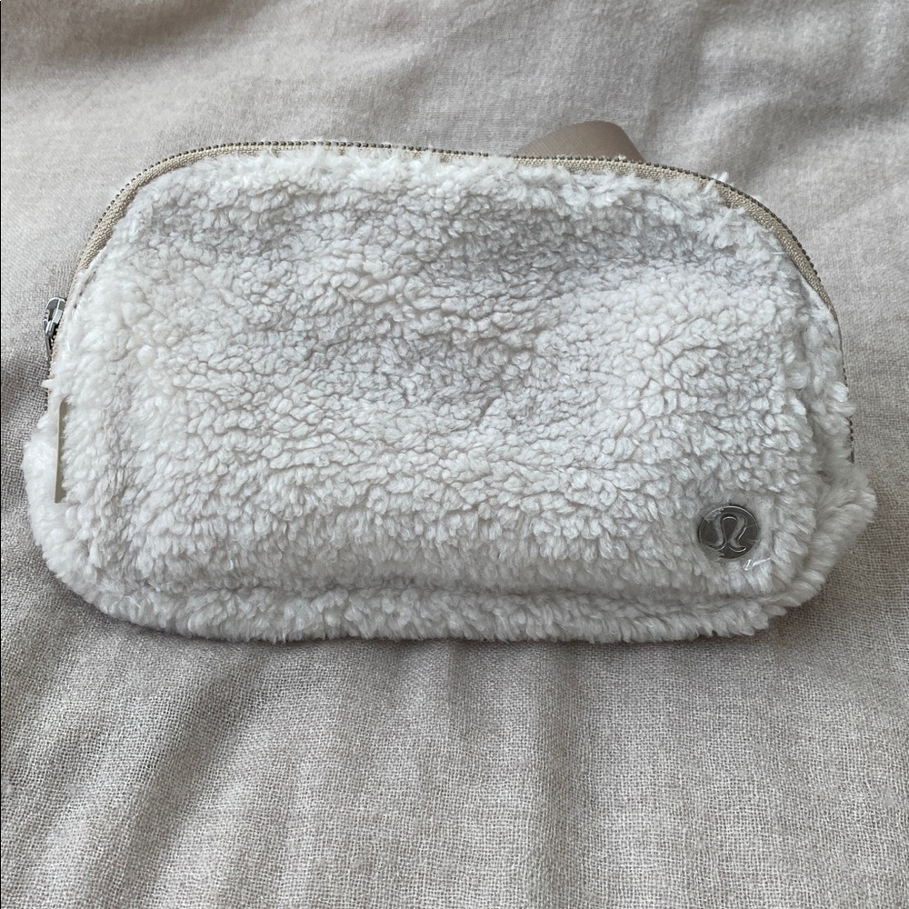 Lululemon Everywhere Belt Bag *Fleece